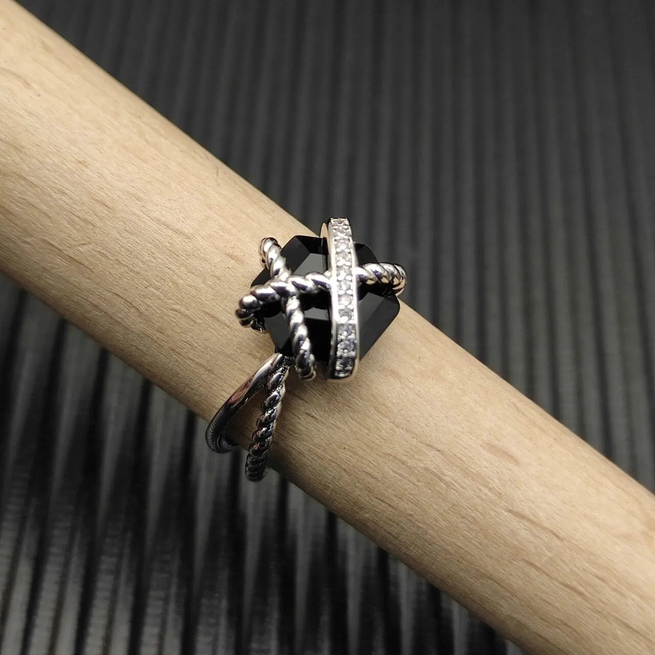 2025 New High Quality DY Elegant Crystal Ring Smooth Finish Christmas Gift High Quality Jewelry Fashion Accessory