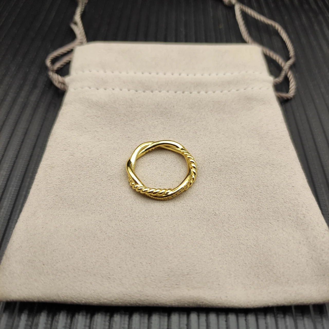 2025 New High Quality DY Elegant Crystal Ring Smooth Finish Christmas Gift High Quality Jewelry Fashion Accessory