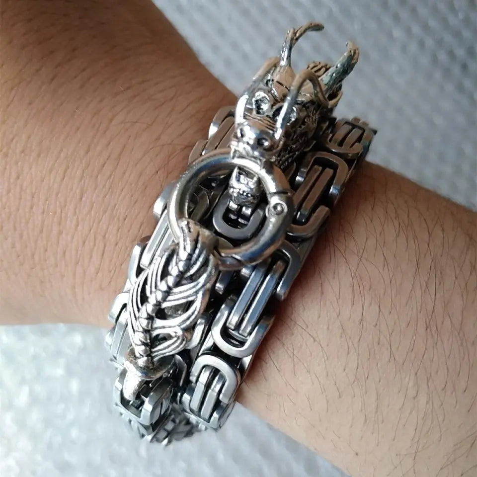 Dragon Head Pendants Bracelets EDC Self Defense Whip Titanium Steel Necklace Fashion Jewlery Waist Mens Gadgets For Cool Gifts