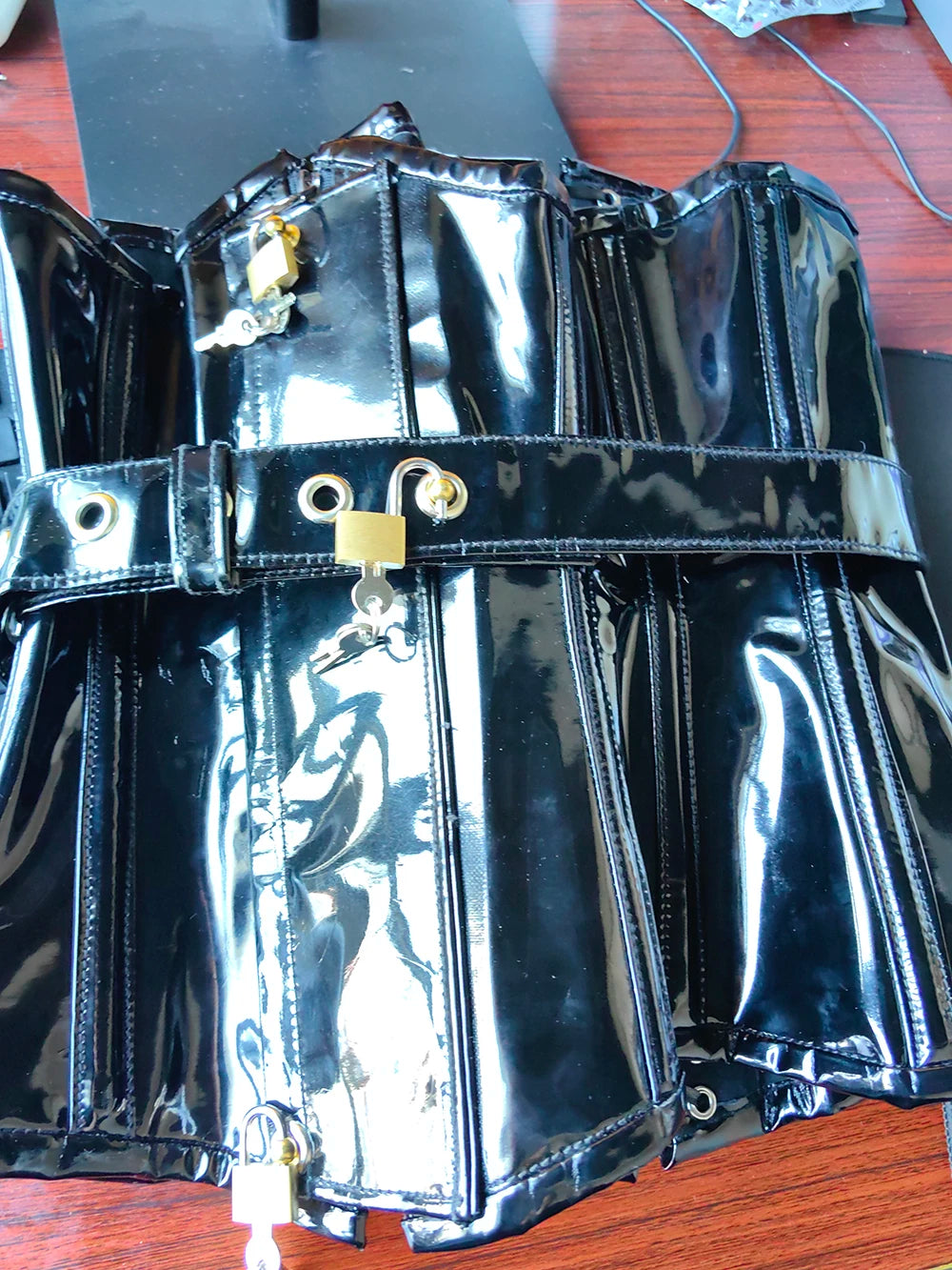 Women Heavy Corset Hand Made Bustier With Locks AndKeys Lace Up Steel Boned Shaping Tops BlacK Patent Leather Gothic Bodices