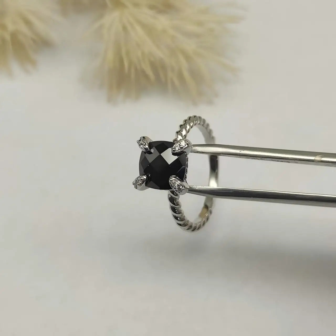 2025 New High Quality DY Elegant Crystal Ring Smooth Finish Christmas Gift High Quality Jewelry Fashion Accessory